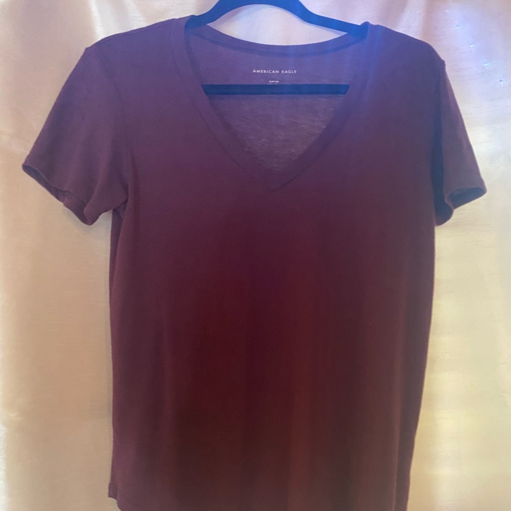 American Eagle Garnet/Burgandy V-Neck Tee